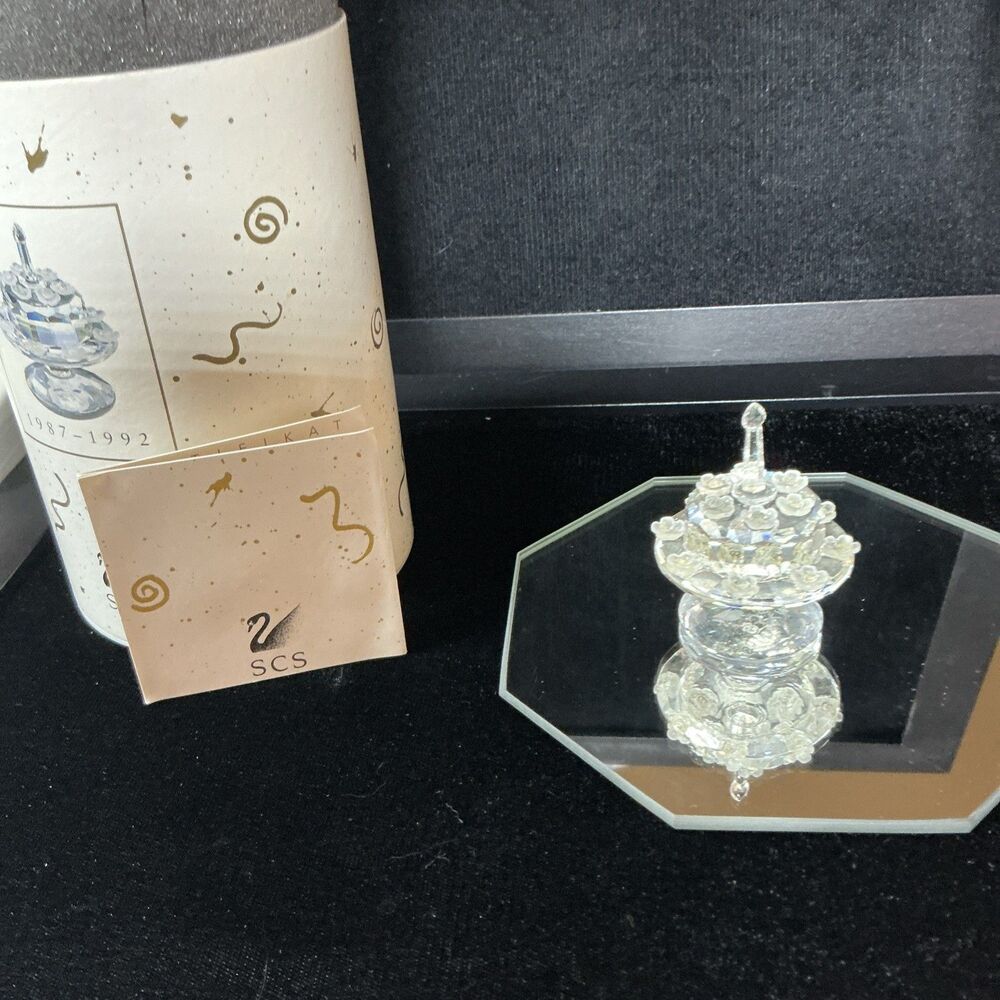 Swarovski The Birthday Cake  on pedestal 14 frosted flowers, 1 candle, COA New